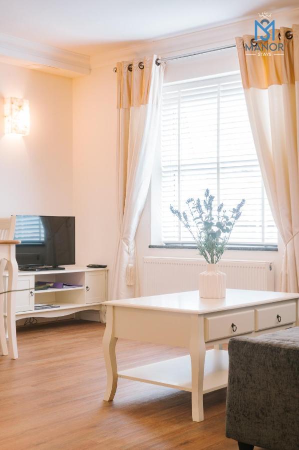 Charming Chic Appartment With 24Hr Parking Northampton Buitenkant foto