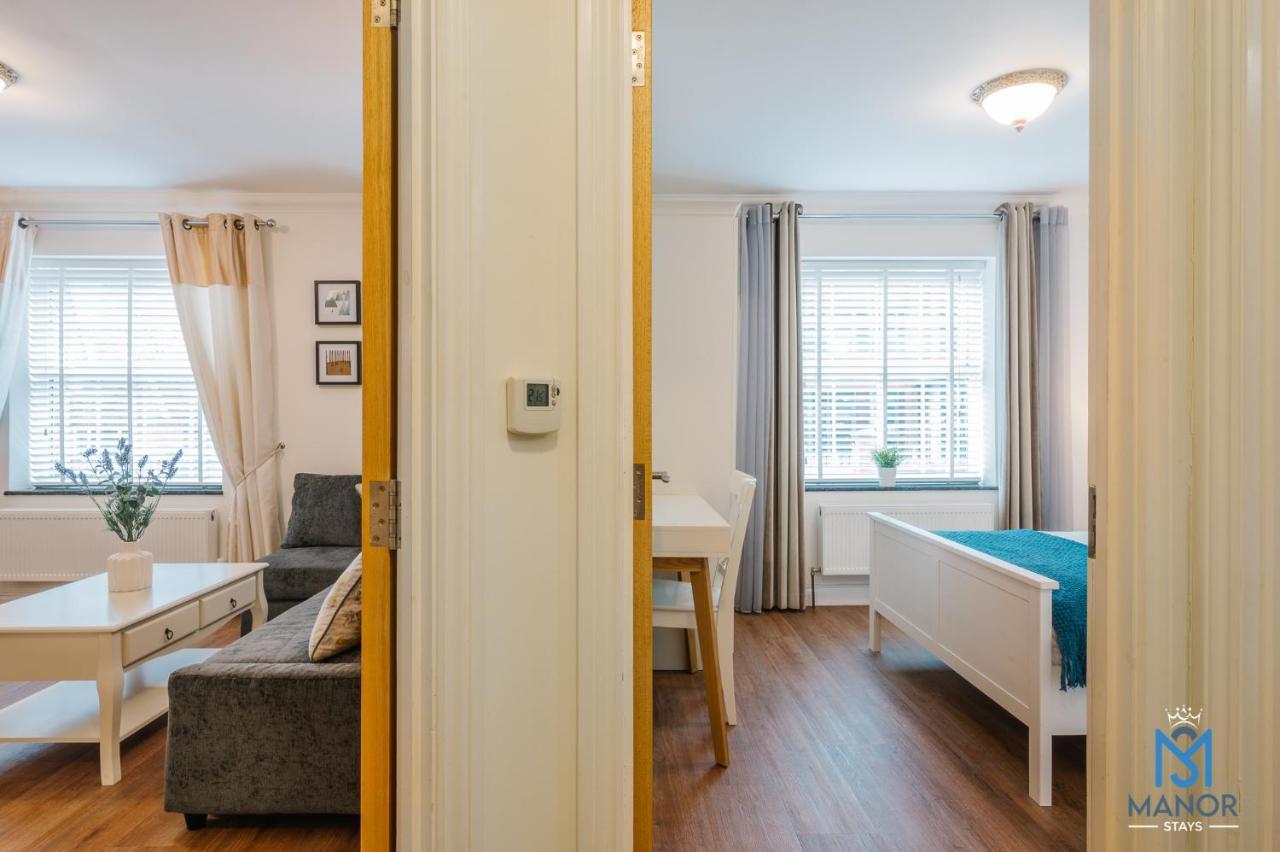 Charming Chic Appartment With 24Hr Parking Northampton Buitenkant foto